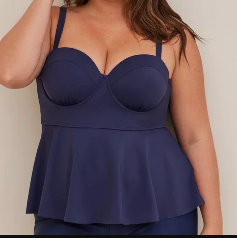 Torrid Retro Swim Top Size 1  1X    Pls Read My LOVE NOTES